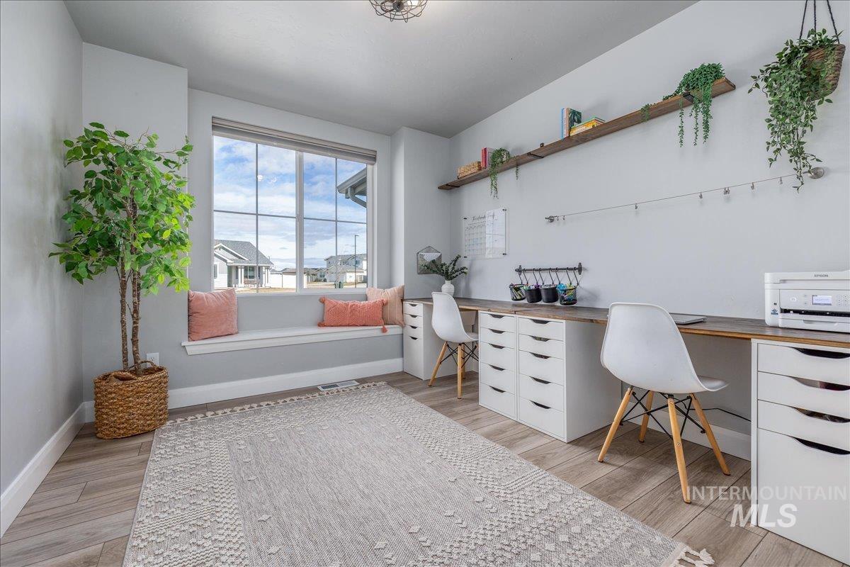 5825 W Daphne Dr, Meridian, Idaho 83646, 4 Bedrooms, 2 Bathrooms, Residential For Sale, Price $499,900, 98978573