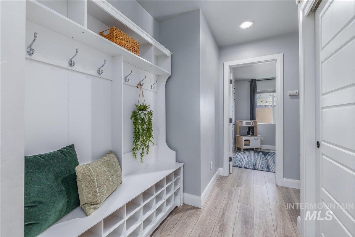 5825 W Daphne Dr, Meridian, Idaho 83646, 4 Bedrooms, 2 Bathrooms, Residential For Sale, Price $499,900, 98978573