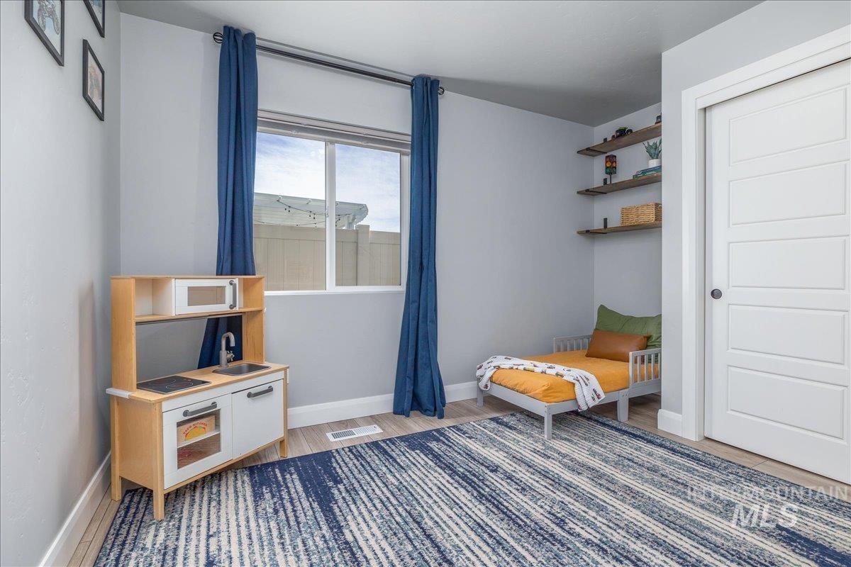 5825 W Daphne Dr, Meridian, Idaho 83646, 4 Bedrooms, 2 Bathrooms, Residential For Sale, Price $499,900, 98978573