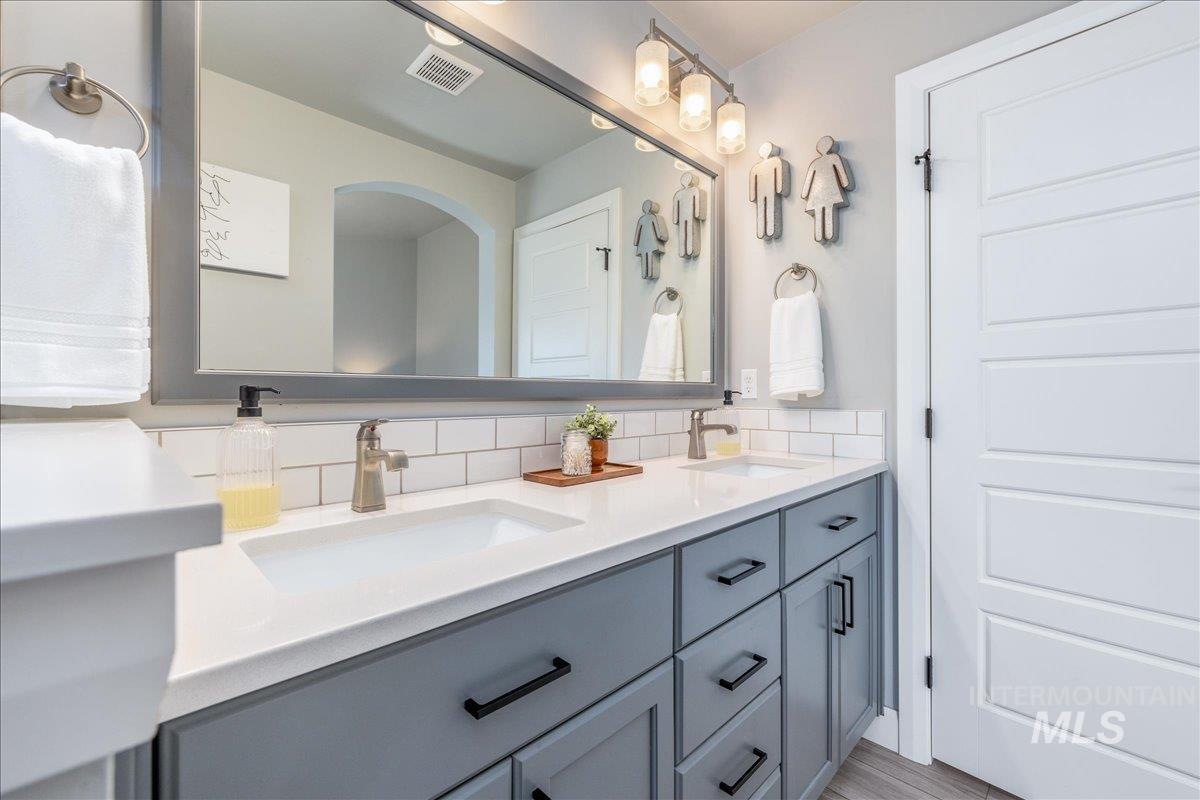 5825 W Daphne Dr, Meridian, Idaho 83646, 4 Bedrooms, 2 Bathrooms, Residential For Sale, Price $499,900, 98978573