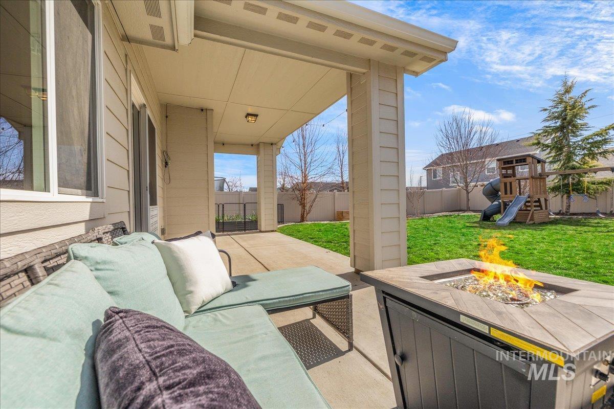 5825 W Daphne Dr, Meridian, Idaho 83646, 4 Bedrooms, 2 Bathrooms, Residential For Sale, Price $499,900, 98978573