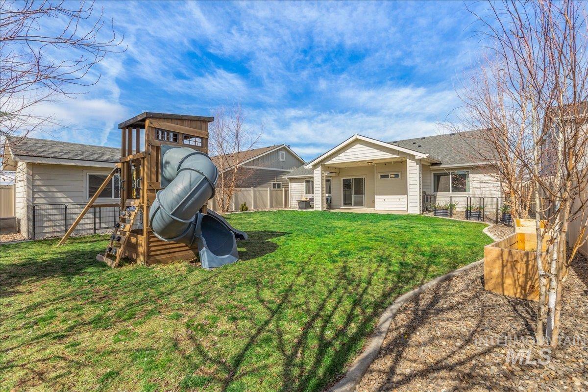 5825 W Daphne Dr, Meridian, Idaho 83646, 4 Bedrooms, 2 Bathrooms, Residential For Sale, Price $499,900, 98978573