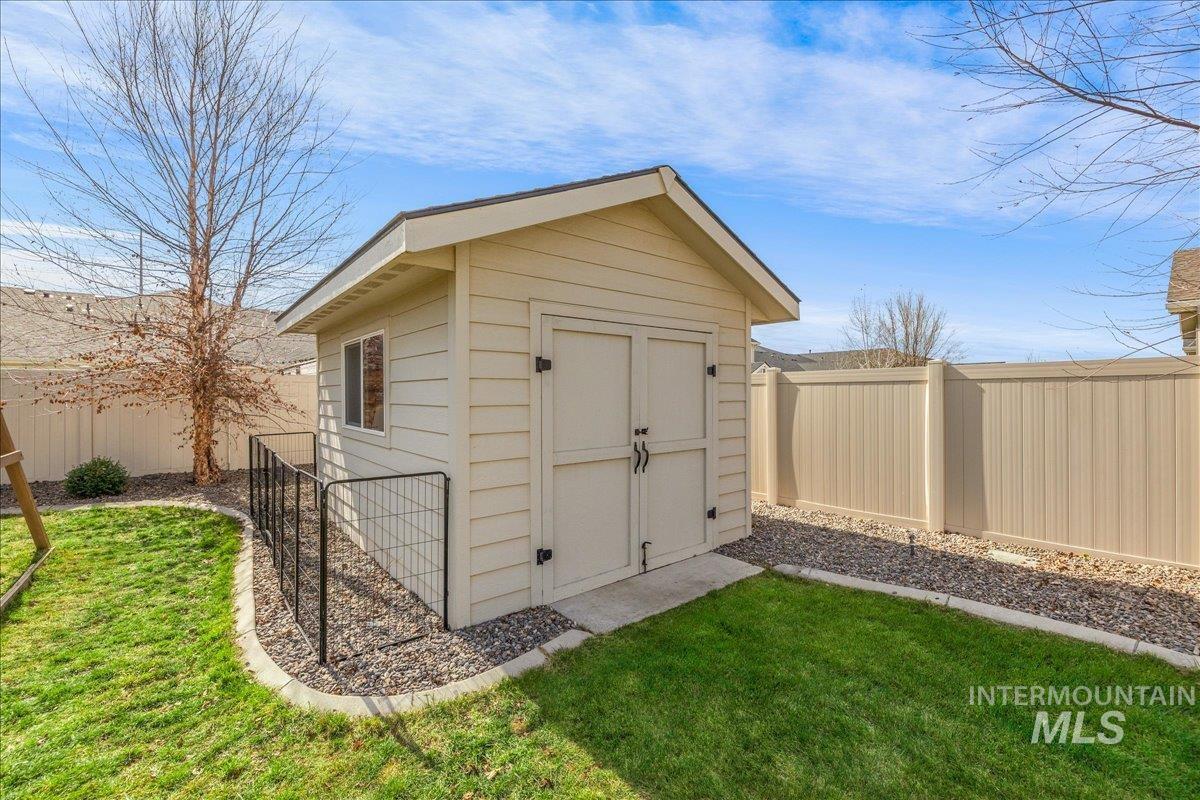 5825 W Daphne Dr, Meridian, Idaho 83646, 4 Bedrooms, 2 Bathrooms, Residential For Sale, Price $499,900, 98978573