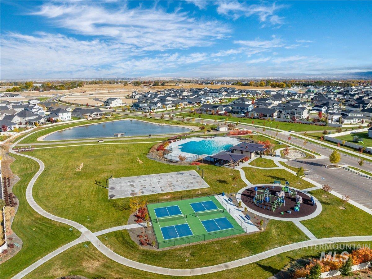 5825 W Daphne Dr, Meridian, Idaho 83646, 4 Bedrooms, 2 Bathrooms, Residential For Sale, Price $499,900, 98978573