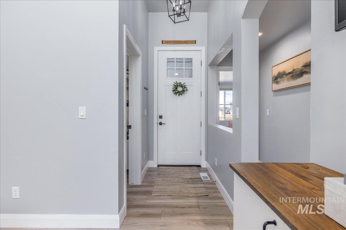 5825 W Daphne Dr, Meridian, Idaho 83646, 4 Bedrooms, 2 Bathrooms, Residential For Sale, Price $499,900, 98978573