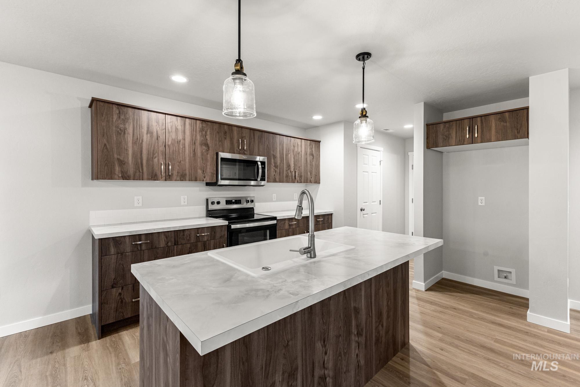 13723 Inman Ct, Caldwell, Idaho 83607, 3 Bedrooms, 2.5 Bathrooms, Residential For Sale, Price $424,990, 98978574