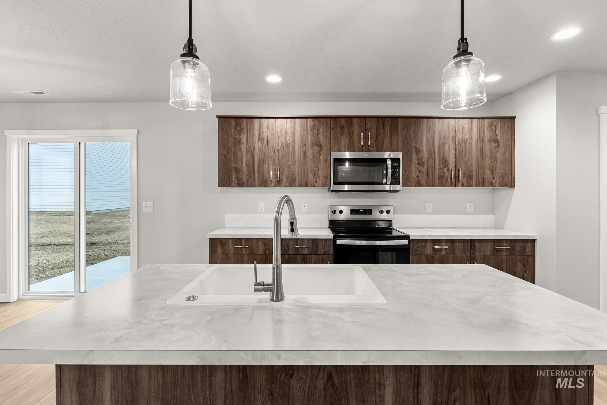 13723 Inman Ct, Caldwell, Idaho 83607, 3 Bedrooms, 2.5 Bathrooms, Residential For Sale, Price $424,990, 98978574