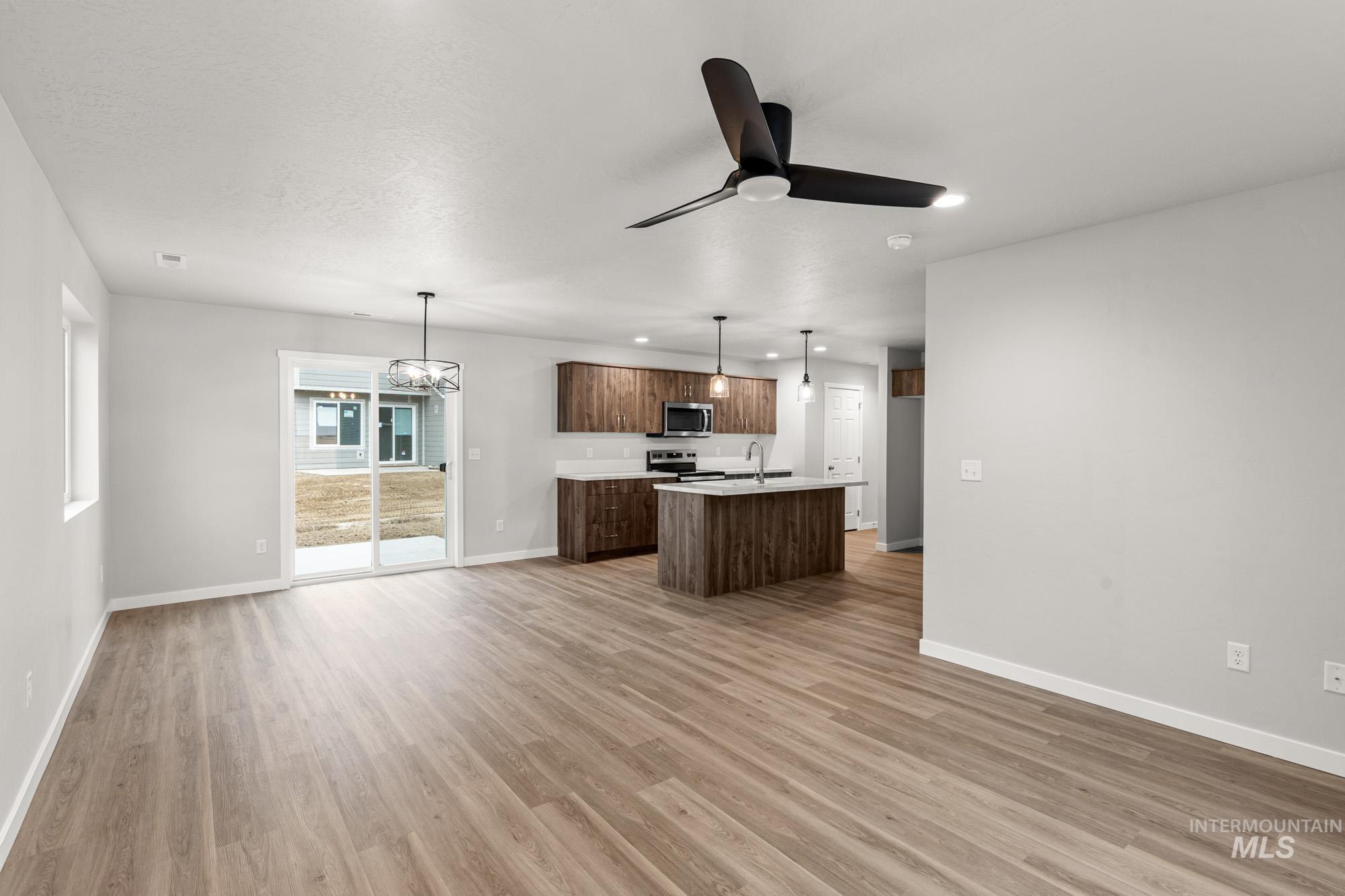 13723 Inman Ct, Caldwell, Idaho 83607, 3 Bedrooms, 2.5 Bathrooms, Residential For Sale, Price $424,990, 98978574