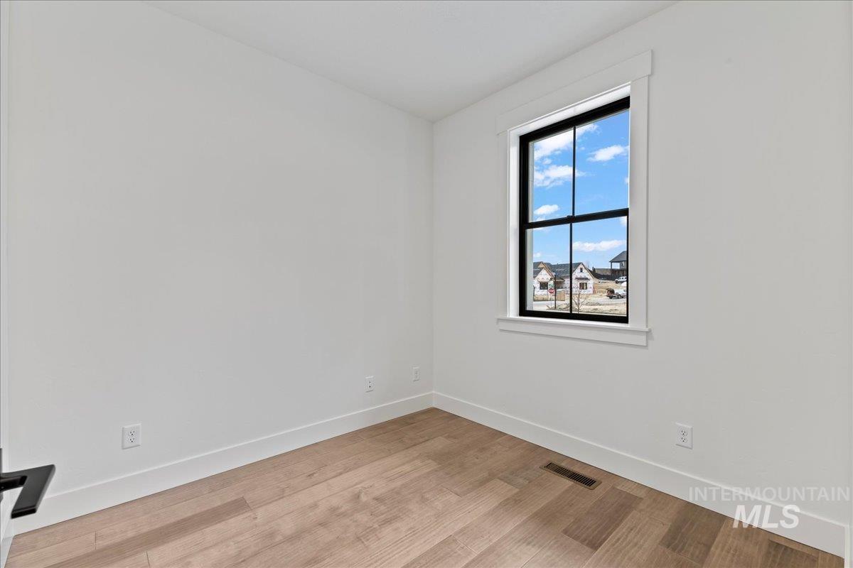 5667 W Haughburn Dr, Eagle, Idaho 83616, 3 Bedrooms, 2.5 Bathrooms, Residential For Sale, Price $949,900, 98978575