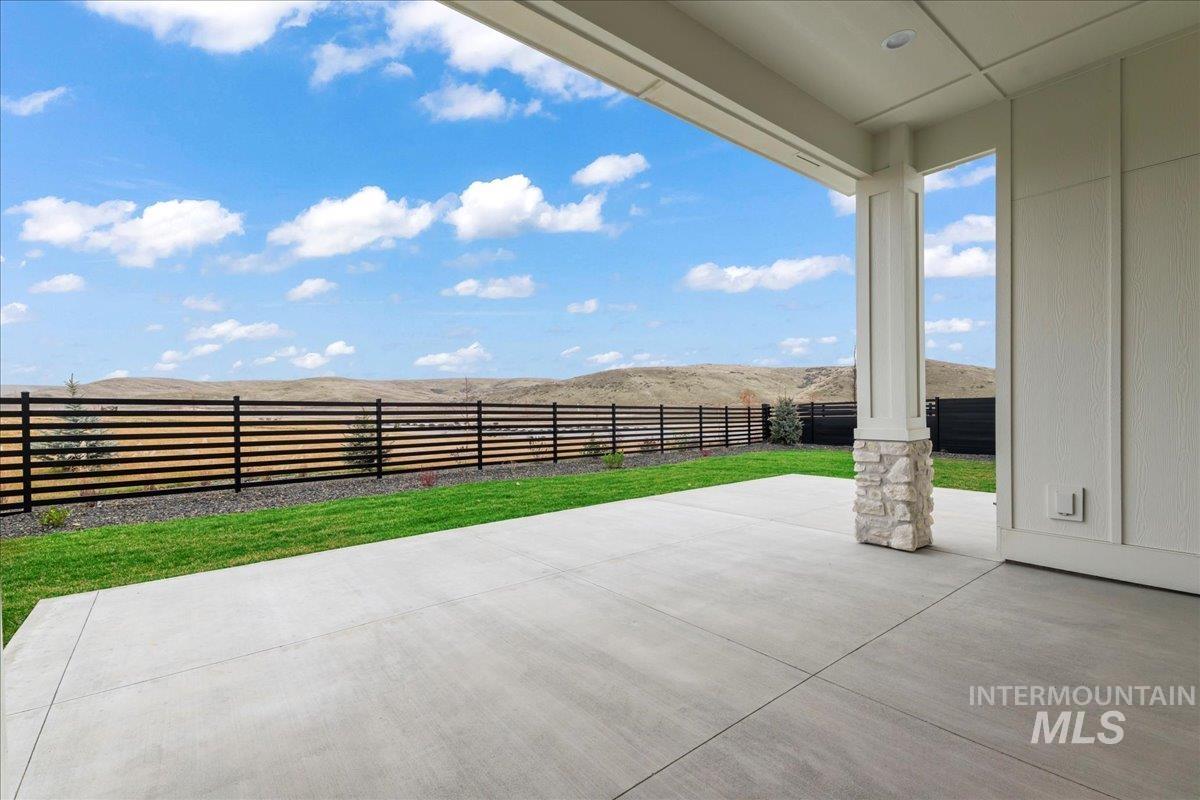 5667 W Haughburn Dr, Eagle, Idaho 83616, 3 Bedrooms, 2.5 Bathrooms, Residential For Sale, Price $949,900, 98978575