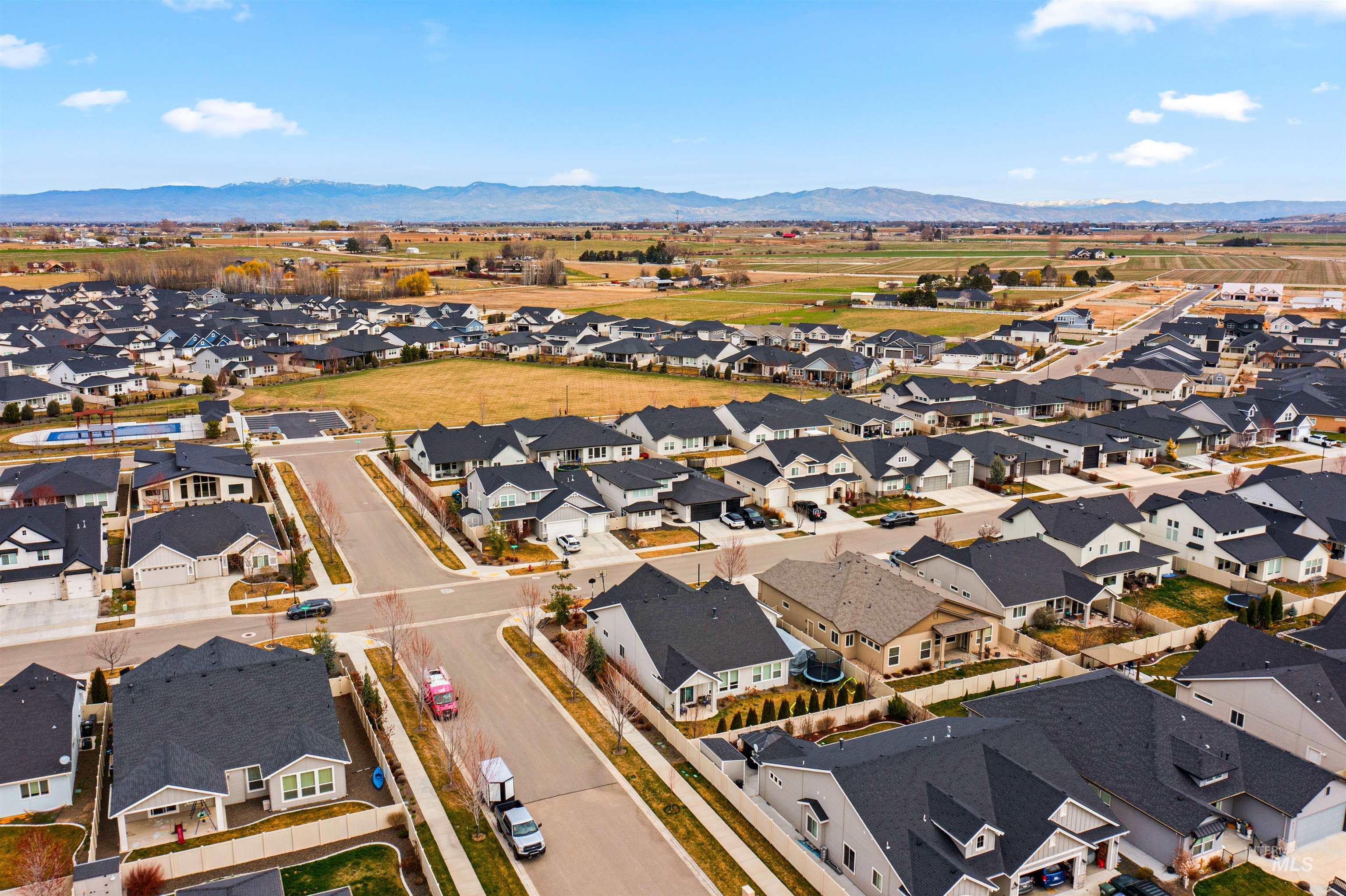 917 E Pascua Dr, Kuna, Idaho 83634, 3 Bedrooms, 2.5 Bathrooms, Residential For Sale, Price $635,000, 98978577