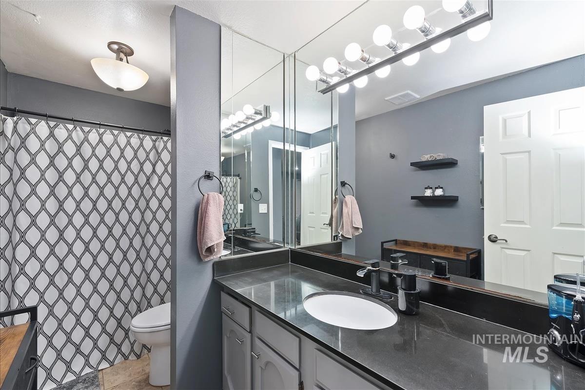 1929 N Crestmont Dr, Meridian, Idaho 83646, 3 Bedrooms, 2 Bathrooms, Residential For Sale, Price $410,000, 98978579