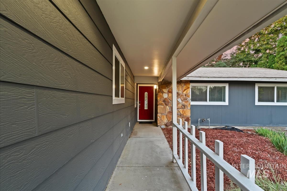 1929 N Crestmont Dr, Meridian, Idaho 83646, 3 Bedrooms, 2 Bathrooms, Residential For Sale, Price $410,000, 98978579