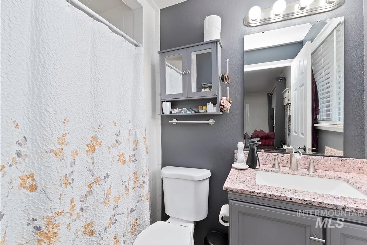 1929 N Crestmont Dr, Meridian, Idaho 83646, 3 Bedrooms, 2 Bathrooms, Residential For Sale, Price $410,000, 98978579