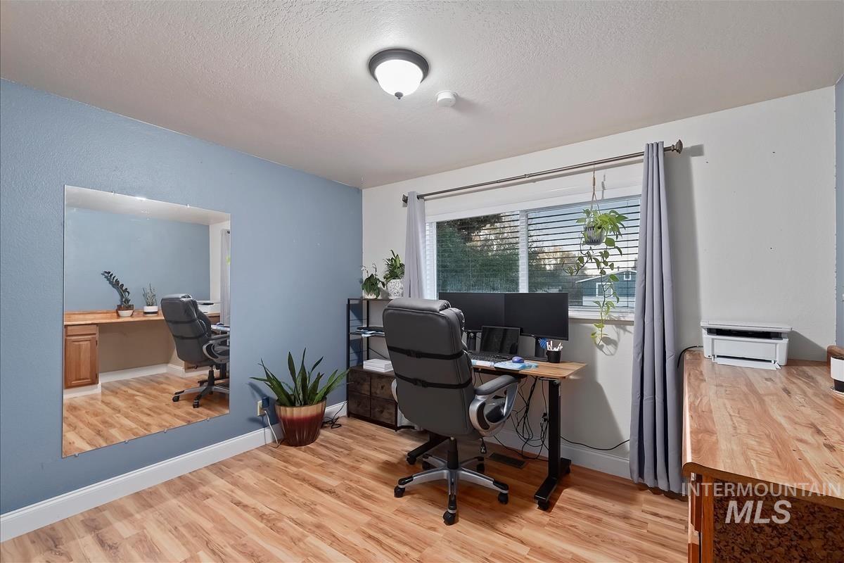 1929 N Crestmont Dr, Meridian, Idaho 83646, 3 Bedrooms, 2 Bathrooms, Residential For Sale, Price $410,000, 98978579