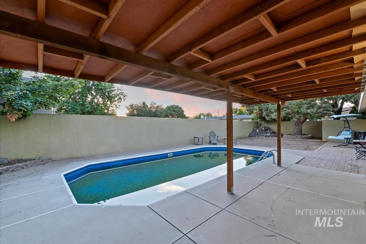 1929 N Crestmont Dr, Meridian, Idaho 83646, 3 Bedrooms, 2 Bathrooms, Residential For Sale, Price $410,000, 98978579