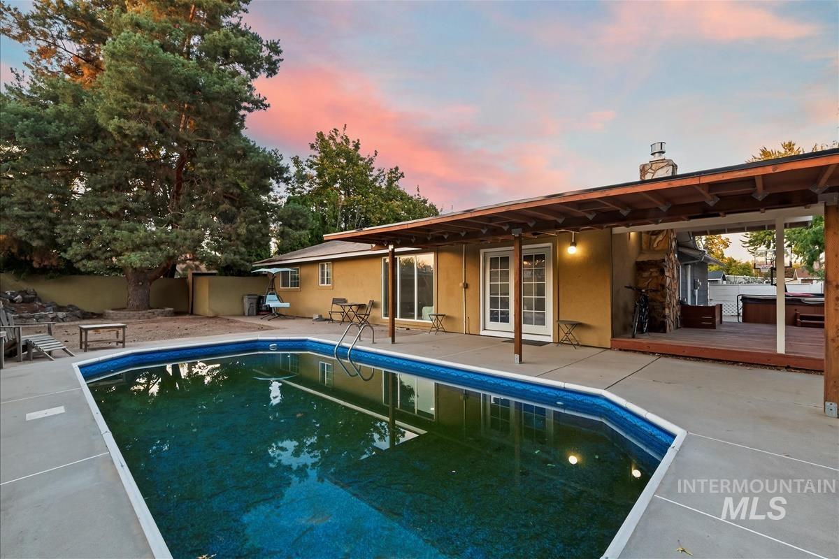 1929 N Crestmont Dr, Meridian, Idaho 83646, 3 Bedrooms, 2 Bathrooms, Residential For Sale, Price $410,000, 98978579