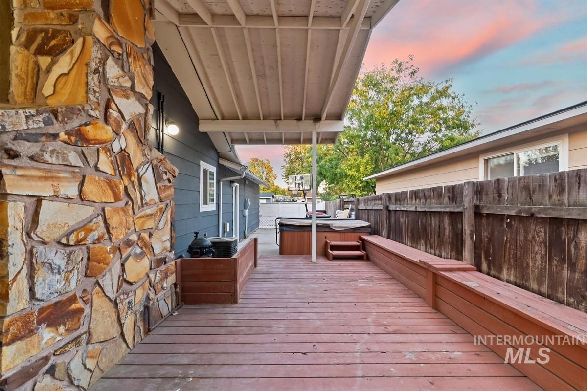 1929 N Crestmont Dr, Meridian, Idaho 83646, 3 Bedrooms, 2 Bathrooms, Residential For Sale, Price $410,000, 98978579