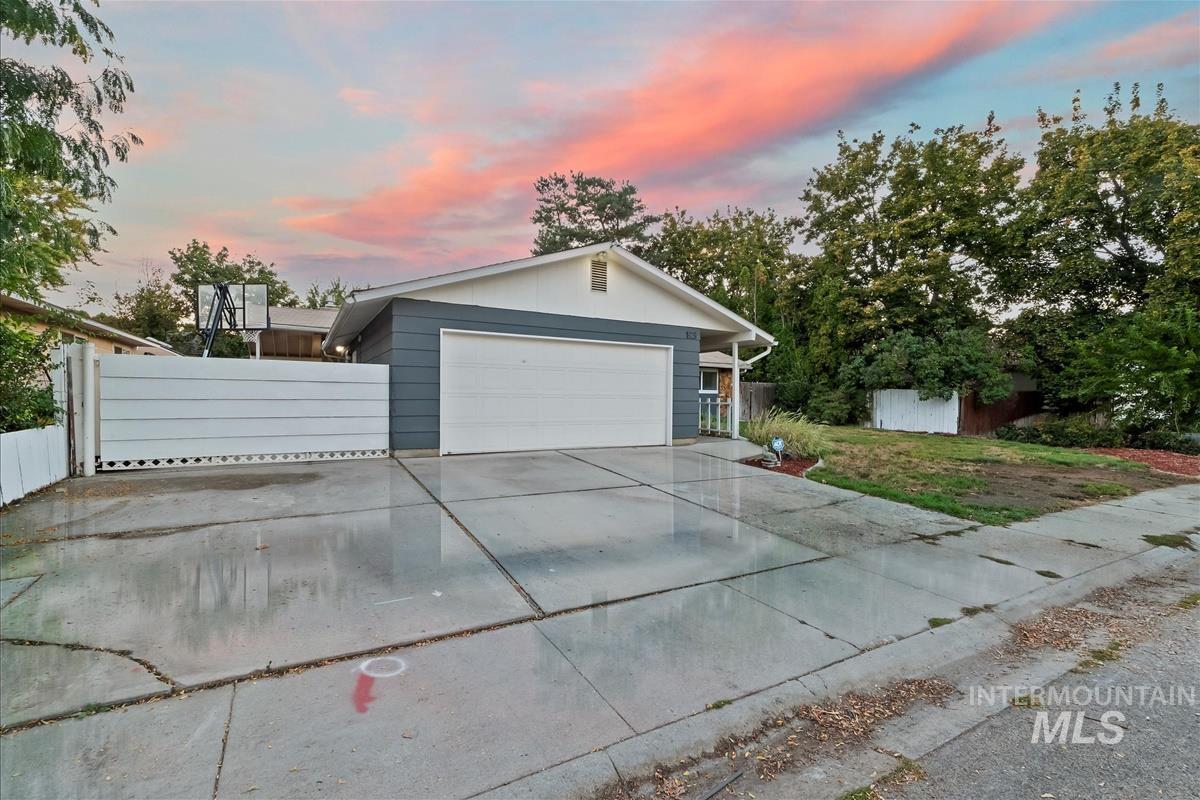 1929 N Crestmont Dr, Meridian, Idaho 83646, 3 Bedrooms, 2 Bathrooms, Residential For Sale, Price $410,000, 98978579