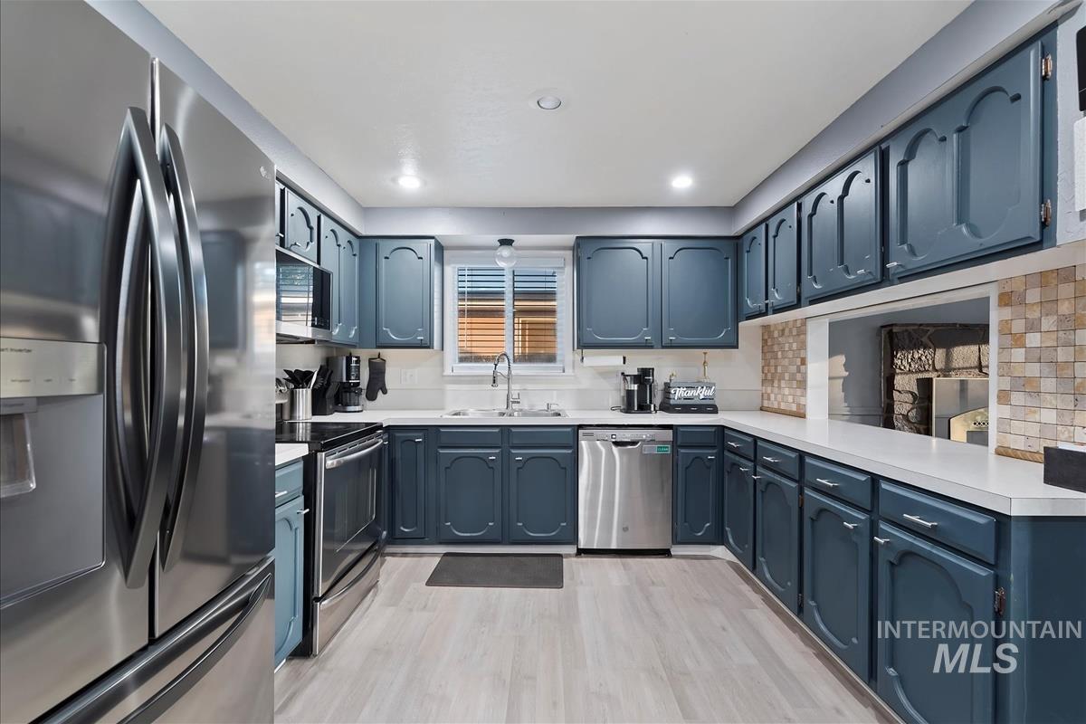 1929 N Crestmont Dr, Meridian, Idaho 83646, 3 Bedrooms, 2 Bathrooms, Residential For Sale, Price $410,000, 98978579