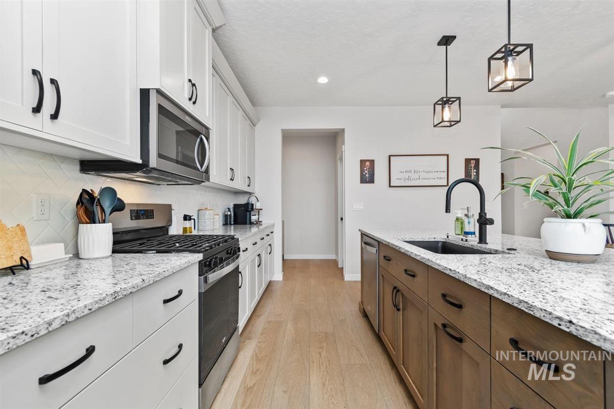 8056 S Diamond River Ave, Meridian, Idaho 83642-1398, 3 Bedrooms, 2.5 Bathrooms, Residential For Sale, Price $587,777, 98978581