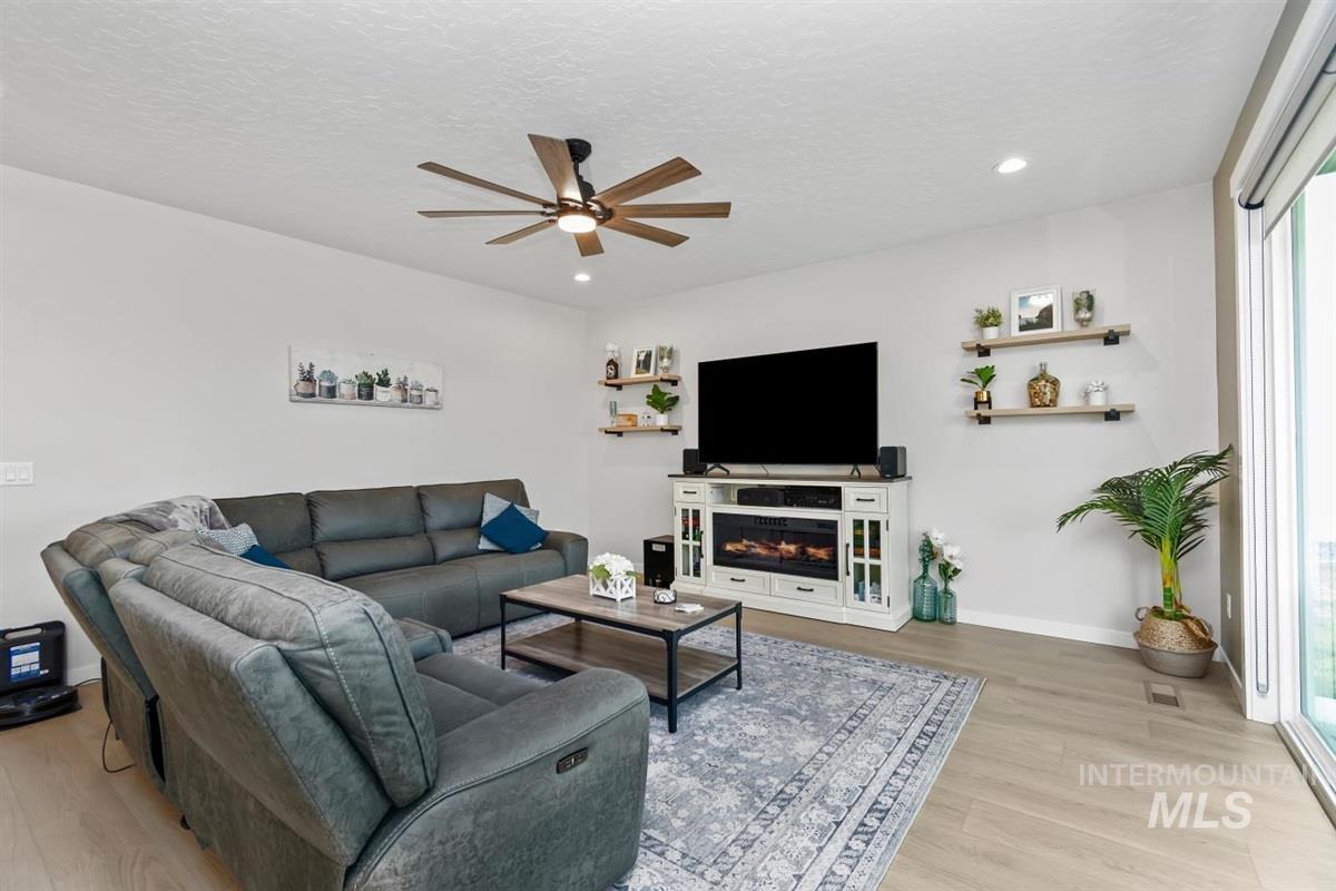8056 S Diamond River Ave, Meridian, Idaho 83642-1398, 3 Bedrooms, 2.5 Bathrooms, Residential For Sale, Price $587,777, 98978581