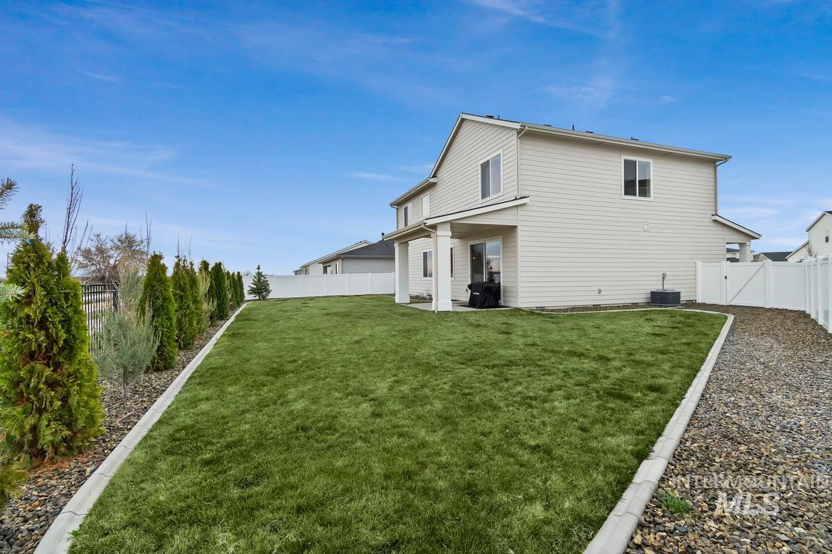 8056 S Diamond River Ave, Meridian, Idaho 83642-1398, 3 Bedrooms, 2.5 Bathrooms, Residential For Sale, Price $587,777, 98978581
