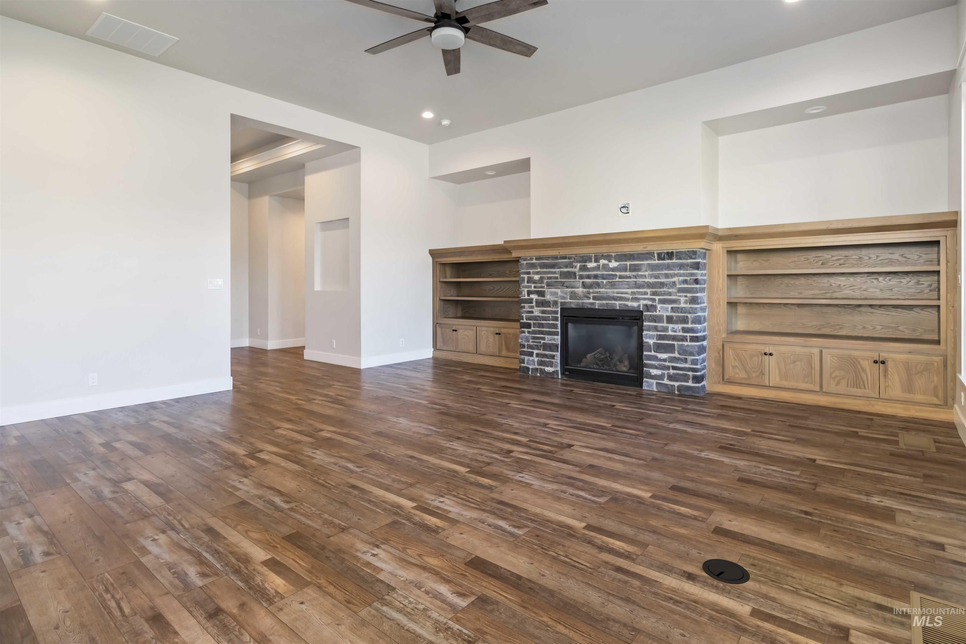 5867 S Hill Farm Way, Meridian, Idaho 83642, 4 Bedrooms, 3 Bathrooms, Residential For Sale, Price $749,900, 98978590