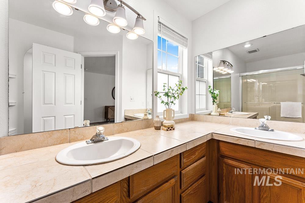 2352 E Meadow Wood Dr, Meridian, Idaho 83646, 3 Bedrooms, 2 Bathrooms, Residential For Sale, Price $448,500, 98978592