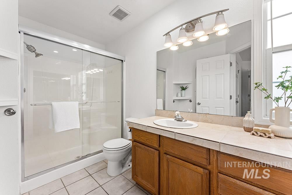 2352 E Meadow Wood Dr, Meridian, Idaho 83646, 3 Bedrooms, 2 Bathrooms, Residential For Sale, Price $448,500, 98978592