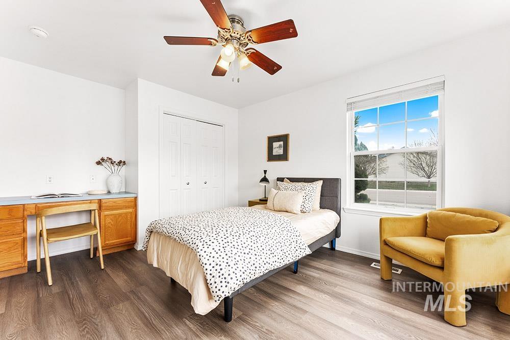 2352 E Meadow Wood Dr, Meridian, Idaho 83646, 3 Bedrooms, 2 Bathrooms, Residential For Sale, Price $448,500, 98978592