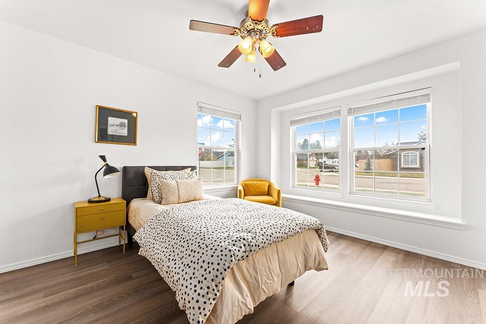 2352 E Meadow Wood Dr, Meridian, Idaho 83646, 3 Bedrooms, 2 Bathrooms, Residential For Sale, Price $448,500, 98978592