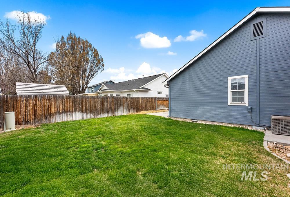 2352 E Meadow Wood Dr, Meridian, Idaho 83646, 3 Bedrooms, 2 Bathrooms, Residential For Sale, Price $448,500, 98978592