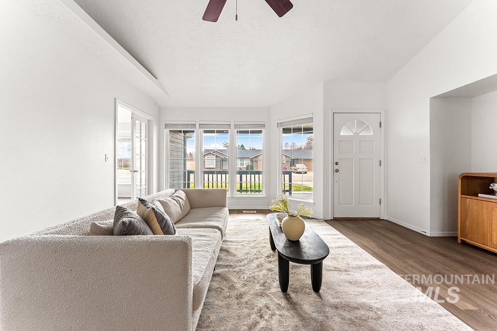 2352 E Meadow Wood Dr, Meridian, Idaho 83646, 3 Bedrooms, 2 Bathrooms, Residential For Sale, Price $448,500, 98978592