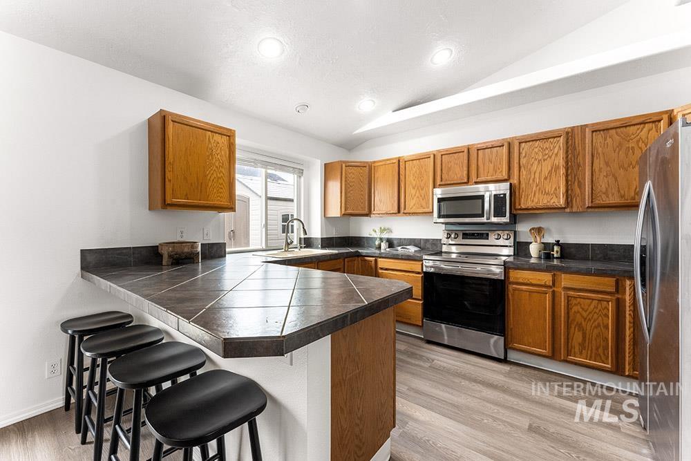 2352 E Meadow Wood Dr, Meridian, Idaho 83646, 3 Bedrooms, 2 Bathrooms, Residential For Sale, Price $448,500, 98978592