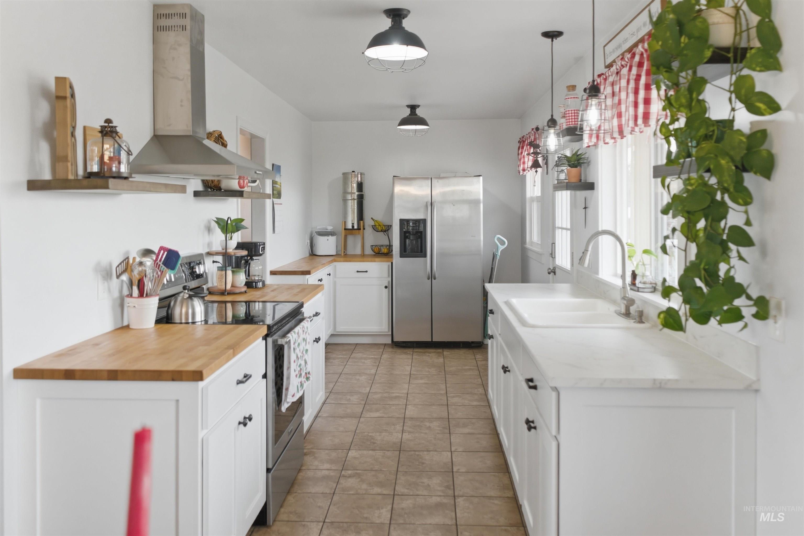 3611 Highway 8, Troy, Idaho 83871, 5 Bedrooms, 2 Bathrooms, Residential For Sale, Price $575,000, 98978593