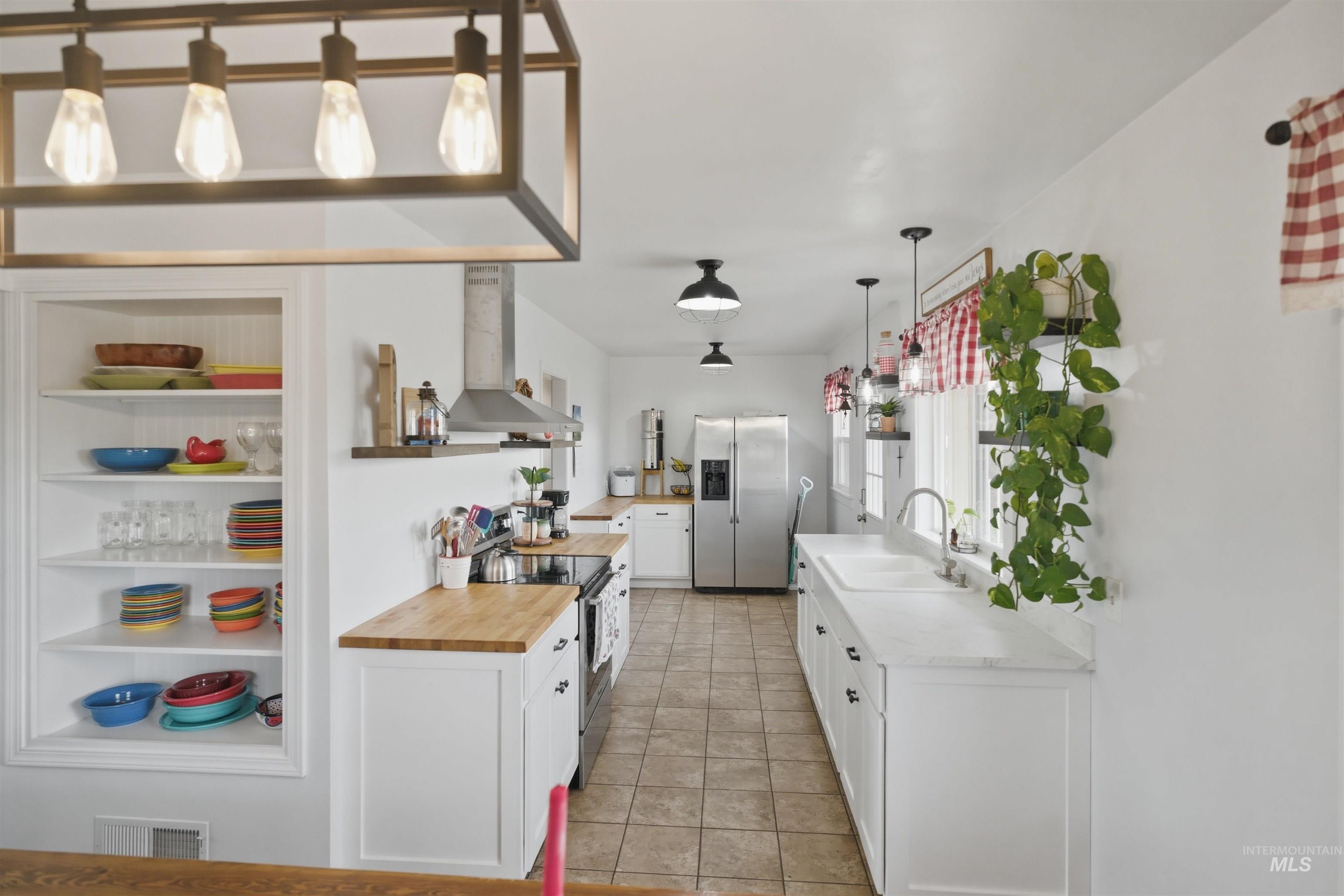 3611 Highway 8, Troy, Idaho 83871, 5 Bedrooms, 2 Bathrooms, Residential For Sale, Price $575,000, 98978593