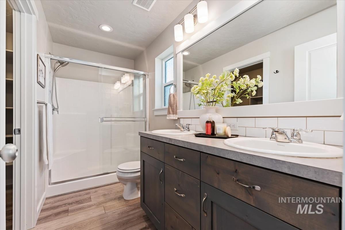 300 Crimson Circle S, Fruitland, Idaho 83619, 3 Bedrooms, 2 Bathrooms, Residential For Sale, Price $355,000, 98978595