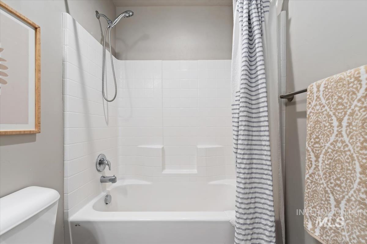 300 Crimson Circle S, Fruitland, Idaho 83619, 3 Bedrooms, 2 Bathrooms, Residential For Sale, Price $355,000, 98978595