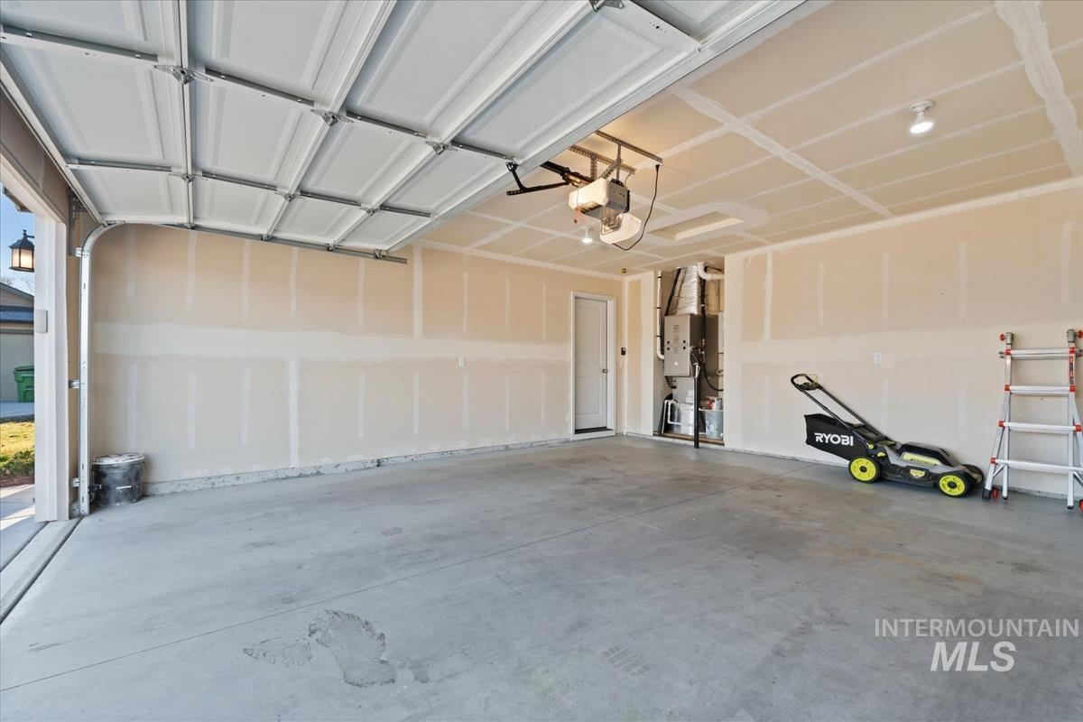 300 Crimson Circle S, Fruitland, Idaho 83619, 3 Bedrooms, 2 Bathrooms, Residential For Sale, Price $355,000, 98978595