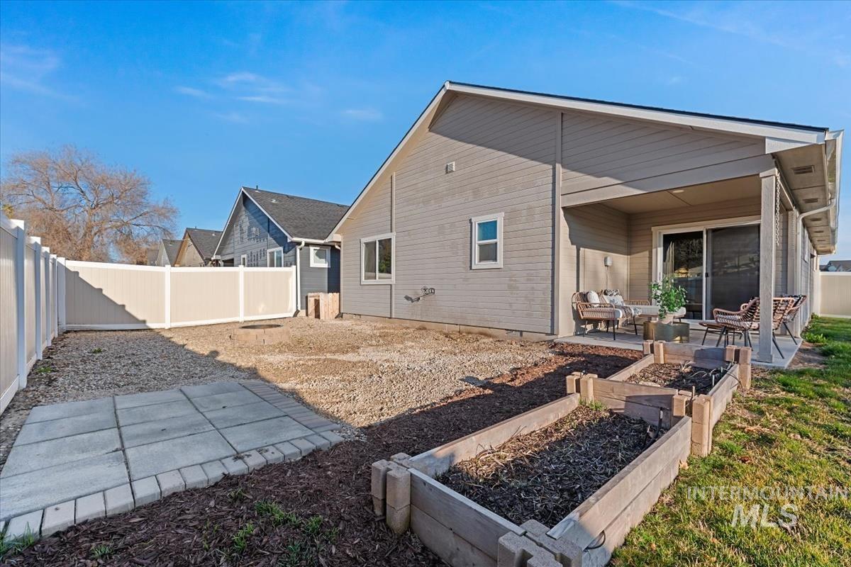 300 Crimson Circle S, Fruitland, Idaho 83619, 3 Bedrooms, 2 Bathrooms, Residential For Sale, Price $355,000, 98978595