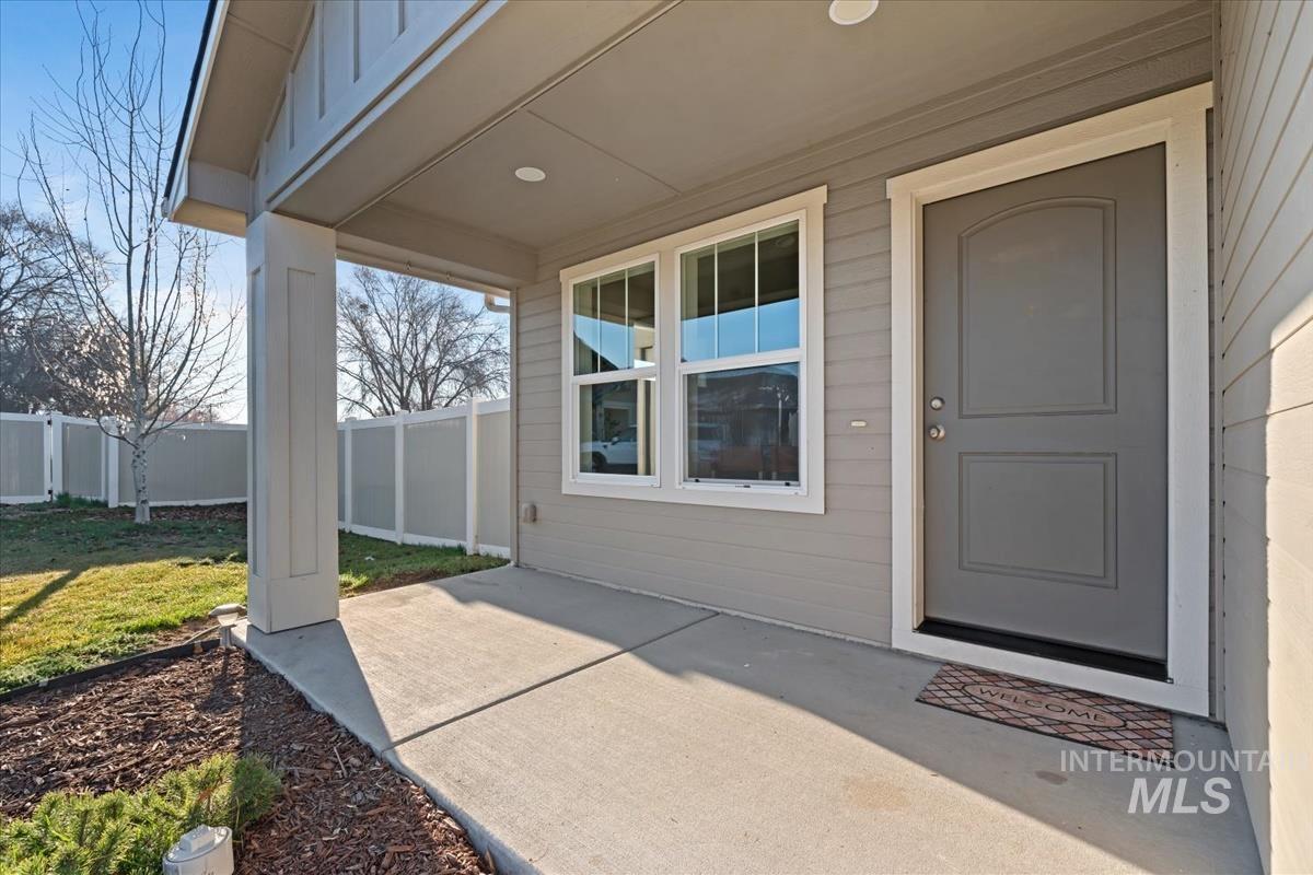 300 Crimson Circle S, Fruitland, Idaho 83619, 3 Bedrooms, 2 Bathrooms, Residential For Sale, Price $355,000, 98978595