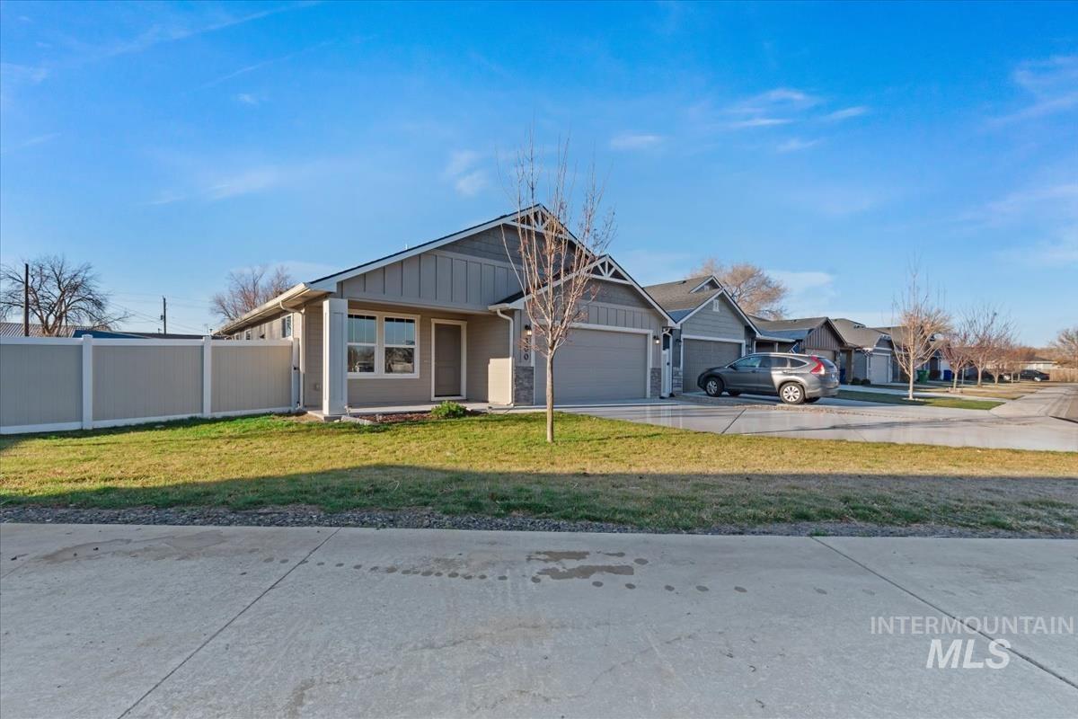 300 Crimson Circle S, Fruitland, Idaho 83619, 3 Bedrooms, 2 Bathrooms, Residential For Sale, Price $355,000, 98978595