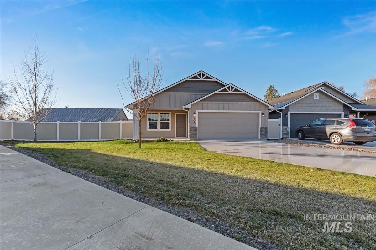 300 Crimson Circle S, Fruitland, Idaho 83619, 3 Bedrooms, 2 Bathrooms, Residential For Sale, Price $355,000, 98978595