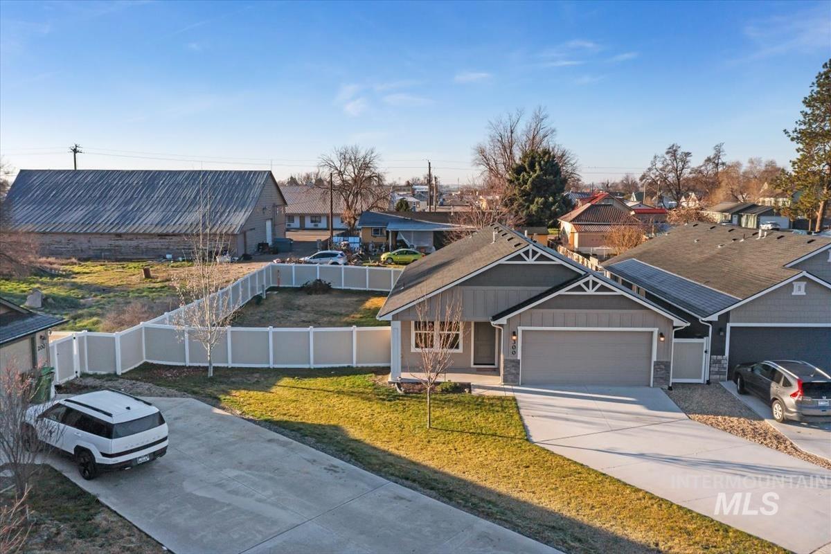 300 Crimson Circle S, Fruitland, Idaho 83619, 3 Bedrooms, 2 Bathrooms, Residential For Sale, Price $355,000, 98978595