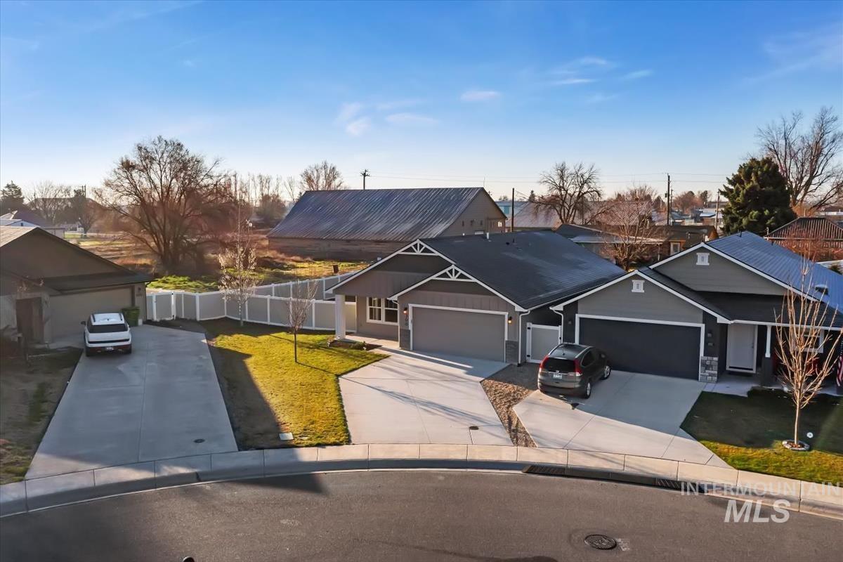 300 Crimson Circle S, Fruitland, Idaho 83619, 3 Bedrooms, 2 Bathrooms, Residential For Sale, Price $355,000, 98978595