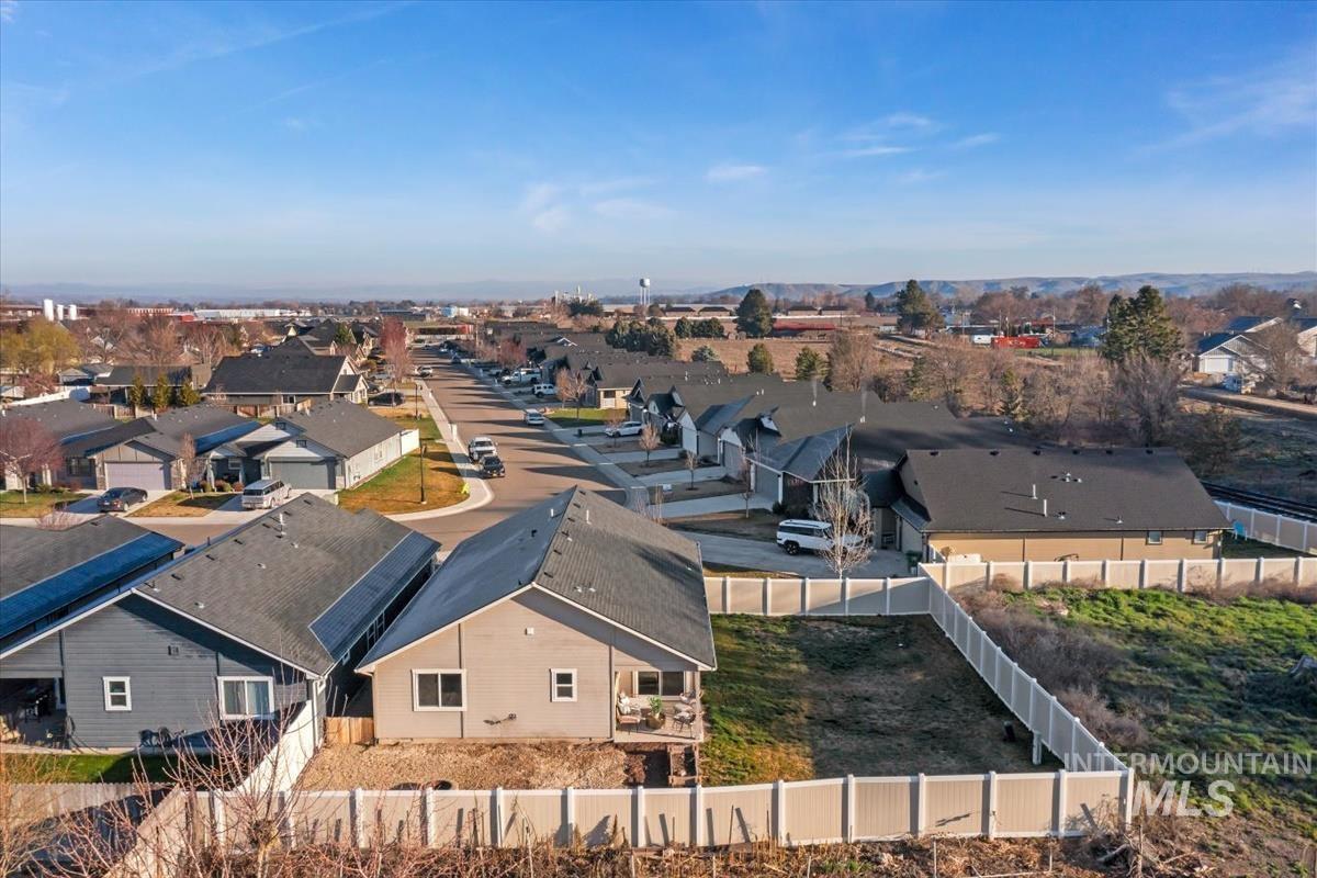 300 Crimson Circle S, Fruitland, Idaho 83619, 3 Bedrooms, 2 Bathrooms, Residential For Sale, Price $355,000, 98978595