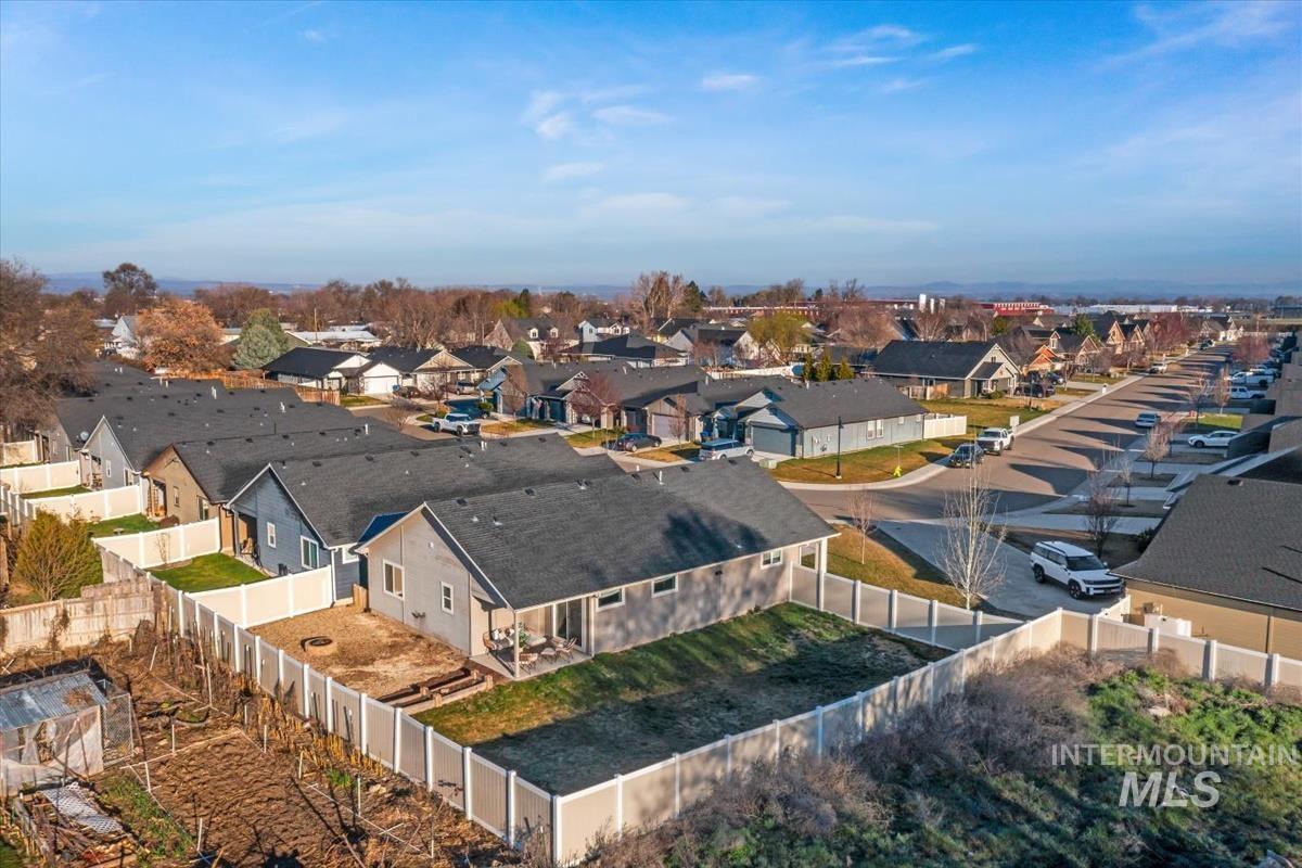 300 Crimson Circle S, Fruitland, Idaho 83619, 3 Bedrooms, 2 Bathrooms, Residential For Sale, Price $355,000, 98978595