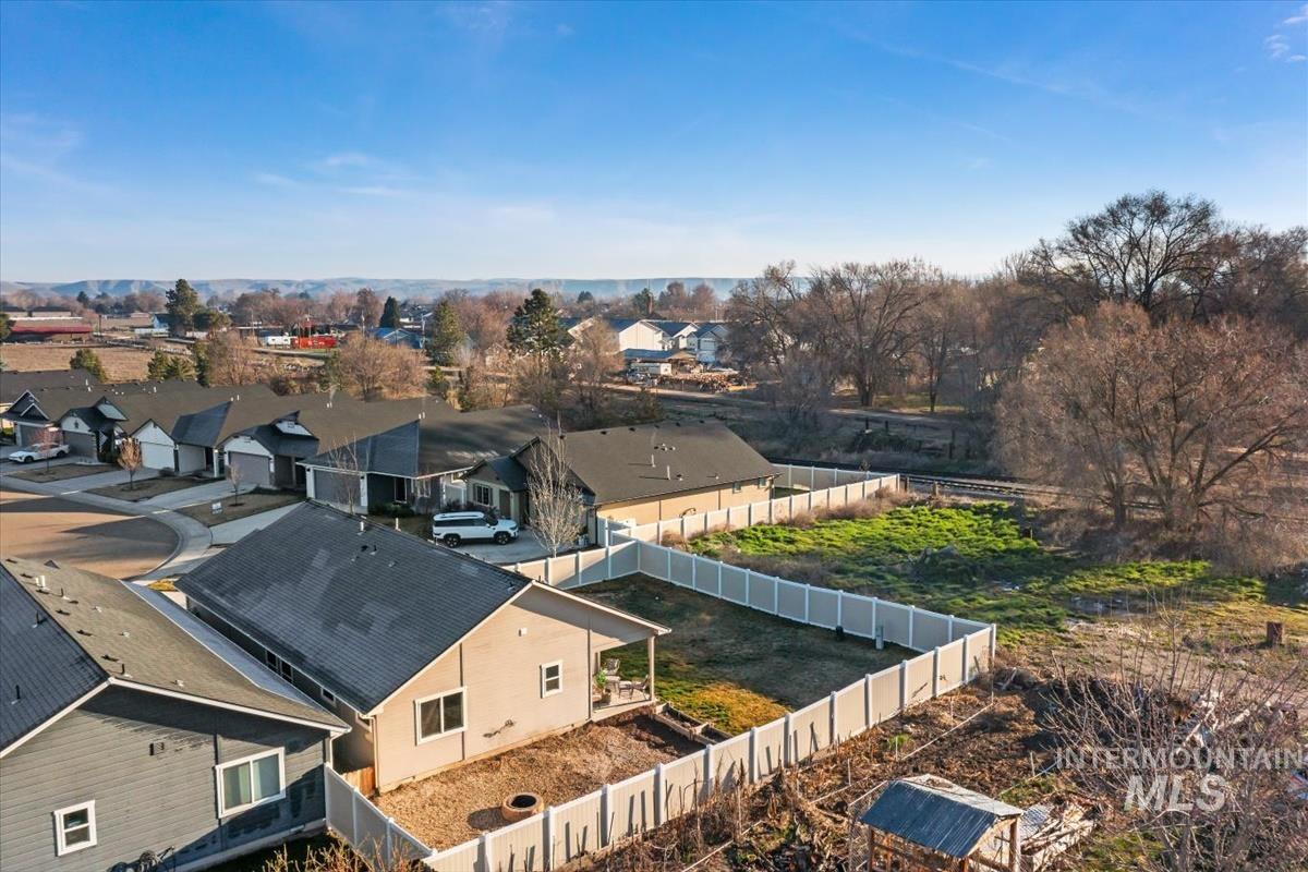 300 Crimson Circle S, Fruitland, Idaho 83619, 3 Bedrooms, 2 Bathrooms, Residential For Sale, Price $355,000, 98978595