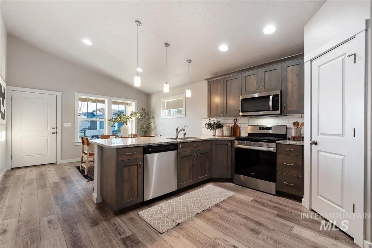 300 Crimson Circle S, Fruitland, Idaho 83619, 3 Bedrooms, 2 Bathrooms, Residential For Sale, Price $355,000, 98978595